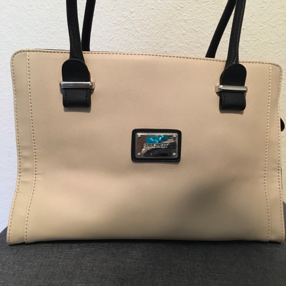 Purses - Picture 6 of 7